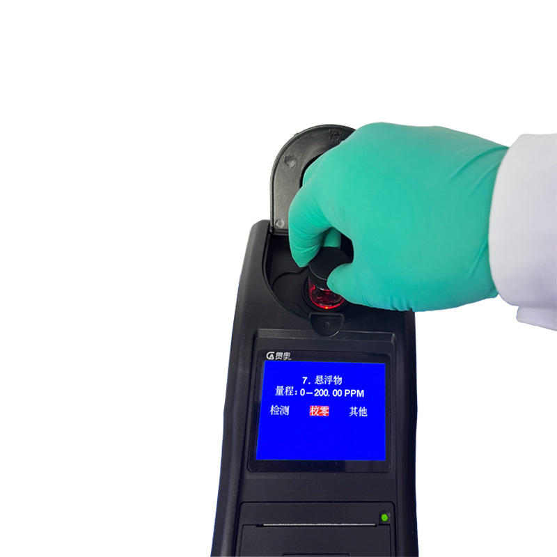 使用空白樣對(duì)飲用水質(zhì)檢測儀器進(jìn)行校準(zhǔn) 使用空白樣對(duì)飲用水質(zhì)檢測儀器進(jìn)行校準(zhǔn)