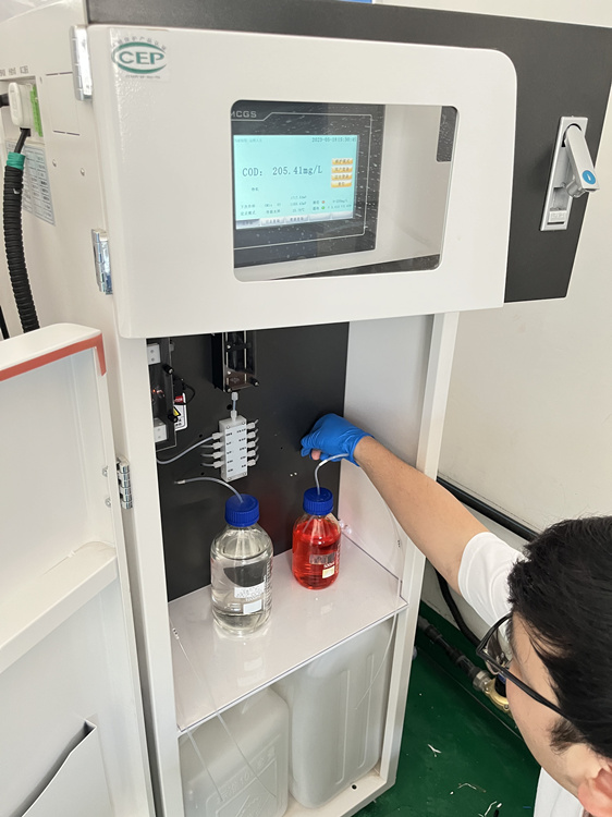 更換COD在線監(jiān)測(cè)儀試劑
