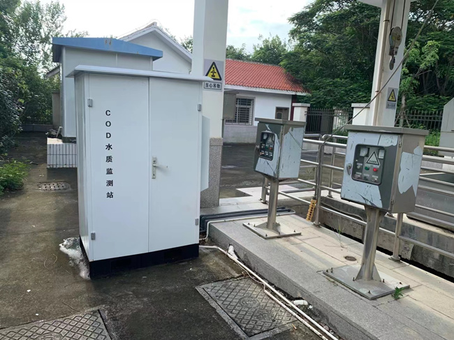 水質(zhì)在線檢測儀污水監(jiān)測現(xiàn)場